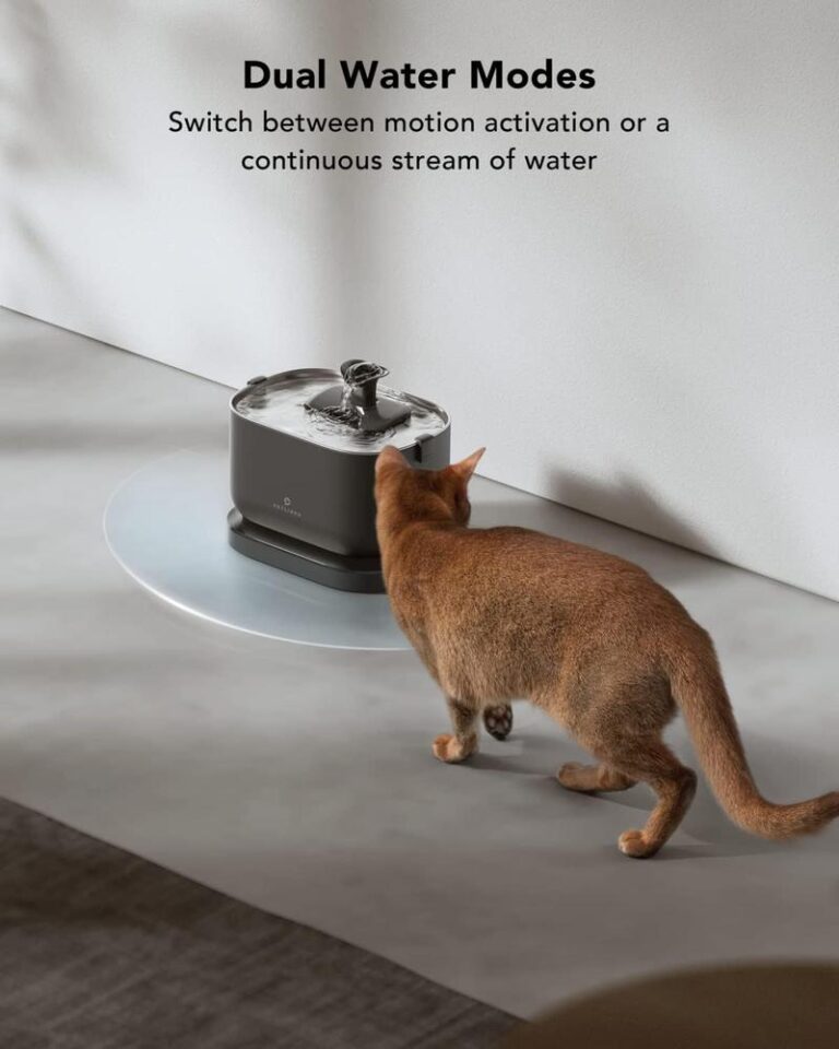 PETLIBRO Fuente de agua para gatos, fuente inalámbrica para mascotas, funciona con pilas, dispensador automático de agua Dockstream de 2.5L/84 onzas para beber con bomba silenciosa dentro de la bandeja de acero inoxidable, fácil de limpiar, sin BPA, color negro